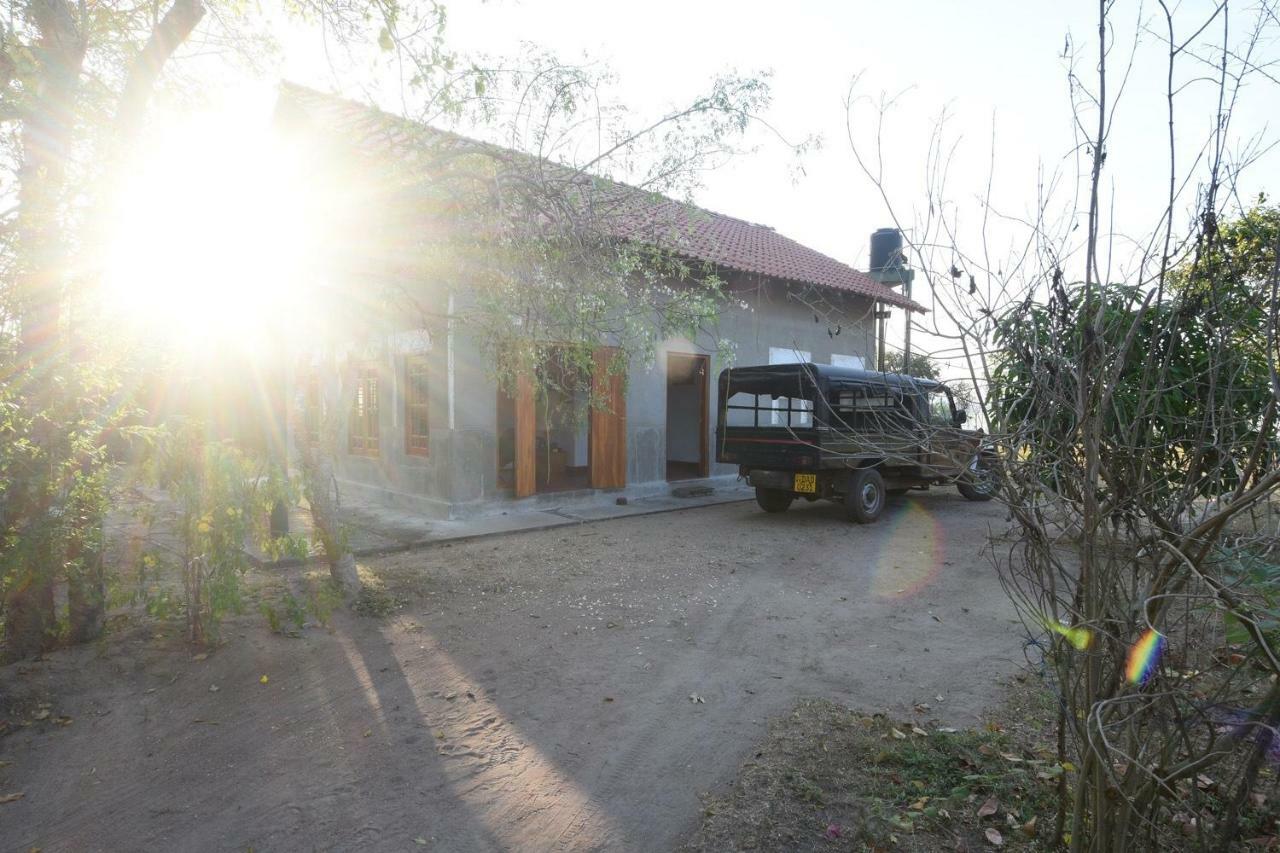 Captain'S Bird Safari Lodge Puttalam Exteriör bild